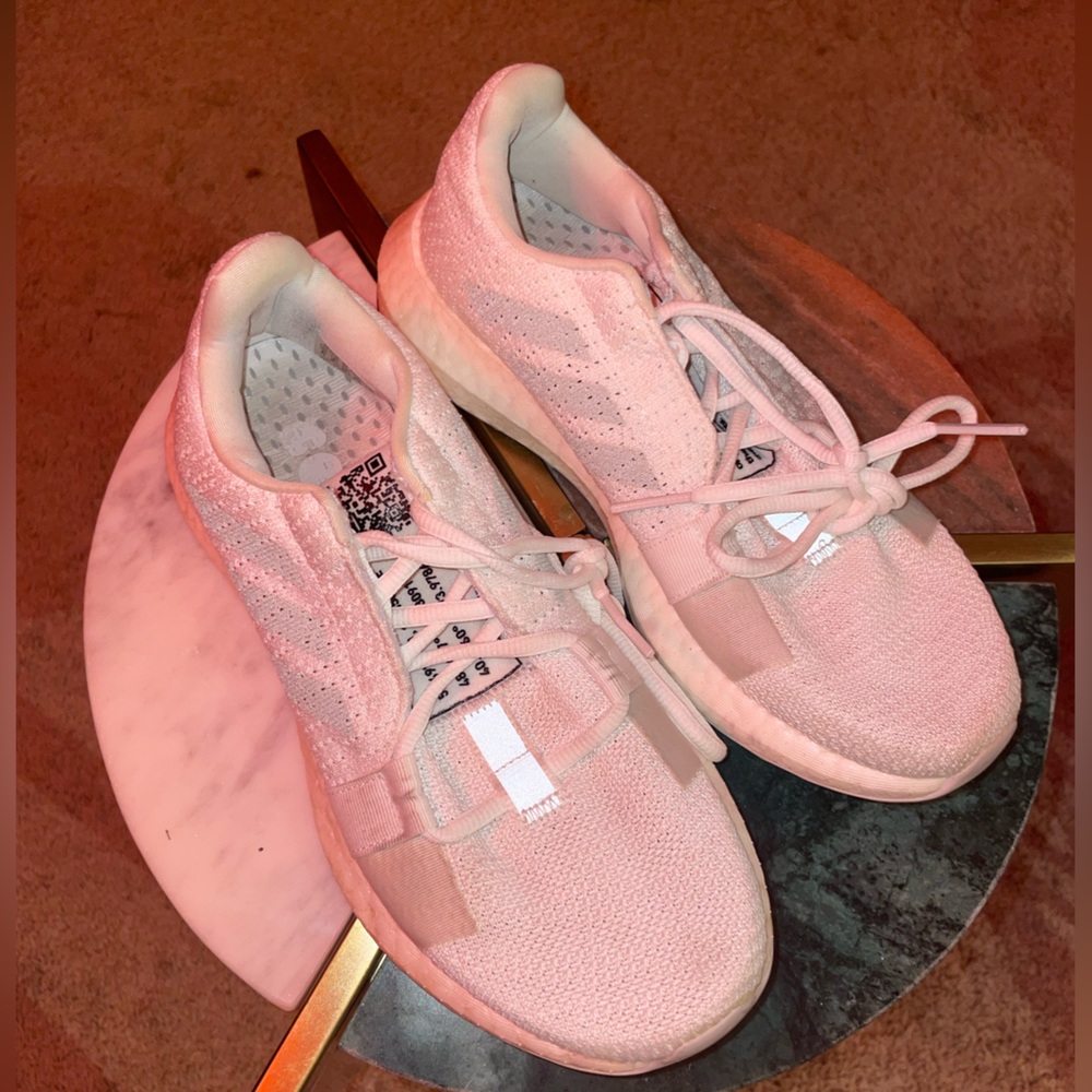 white adidas women’s senseboost go shoes